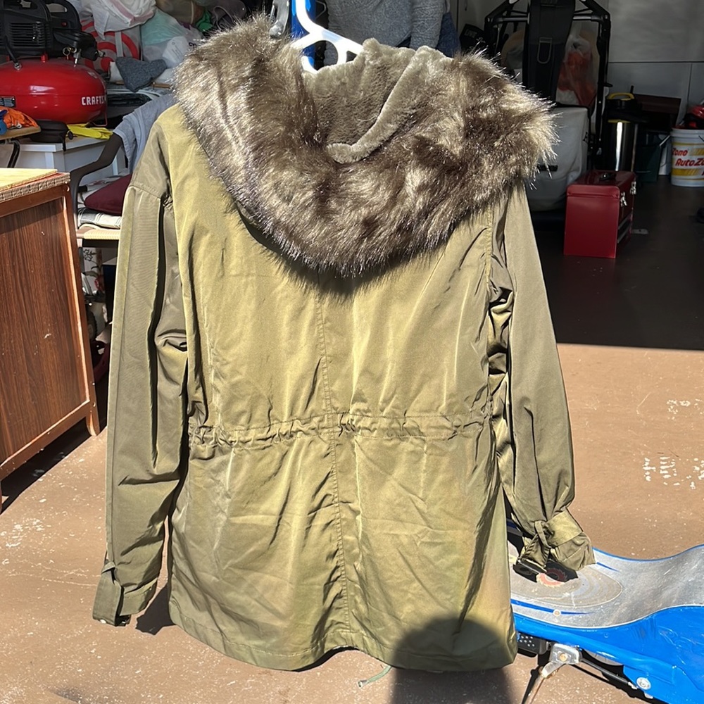 Brand new coat with inside fur lining - Picture 3 of 4